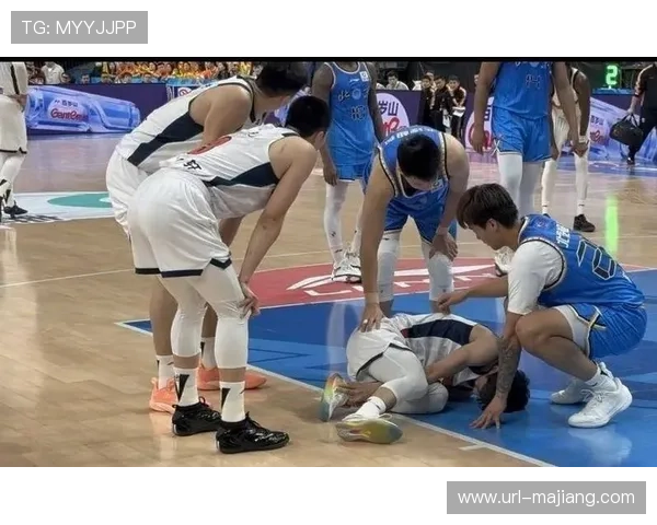 徐杰确诊脚踝扭伤未伤及膝盖，广东队期待其早日康复